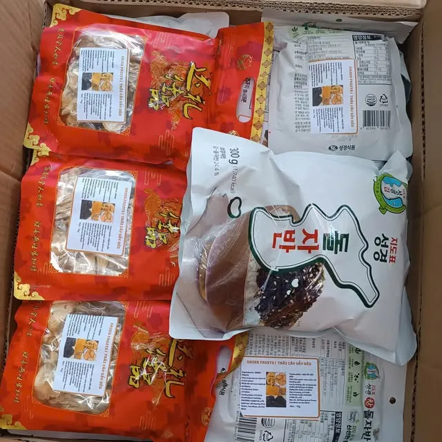 Các túi trái cây sấy đóng gói